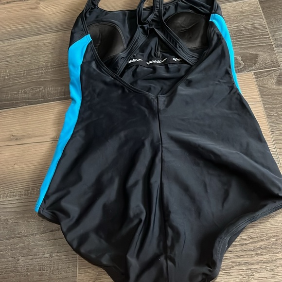 Full piece Speedo! - Picture 4 of 6